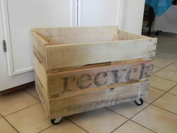 Simple Pallet Storage Crate on Wheels
