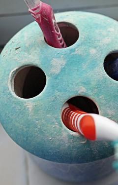 How to Clean a Toothbrush Holder