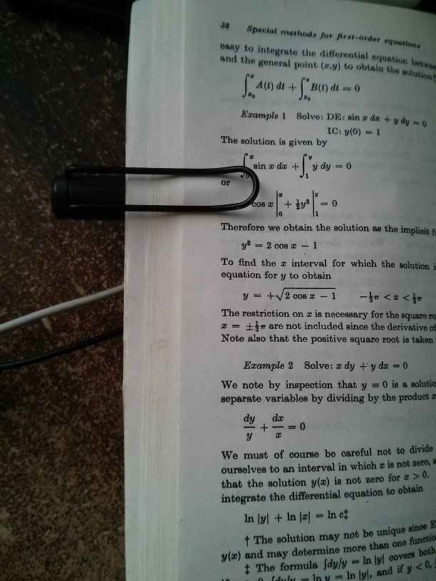 Keep your textbook from closing using a pen with a clip