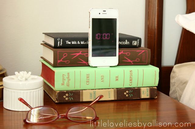 Book iPhone Dock