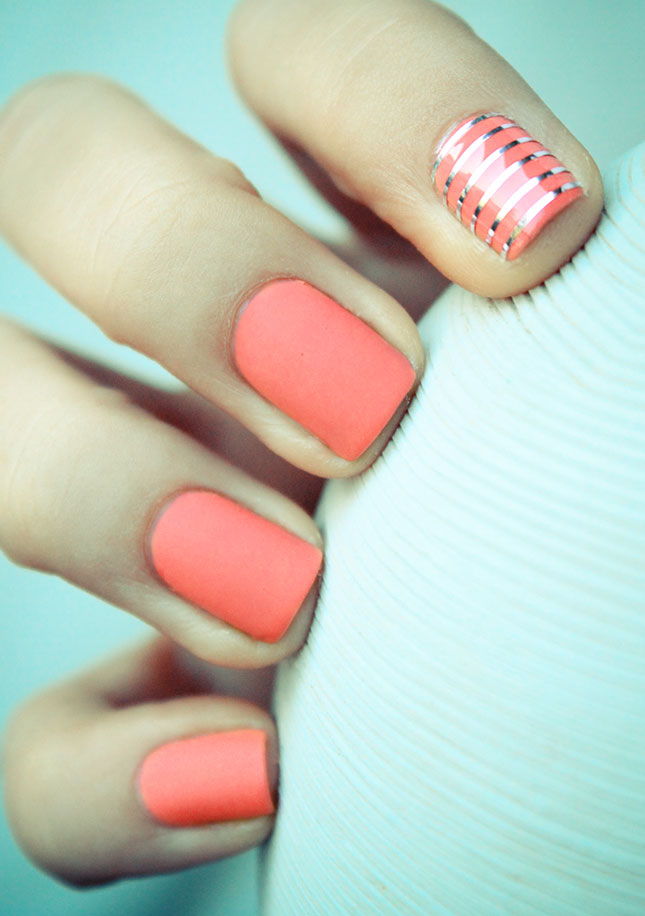 Stripe Contrast Nail