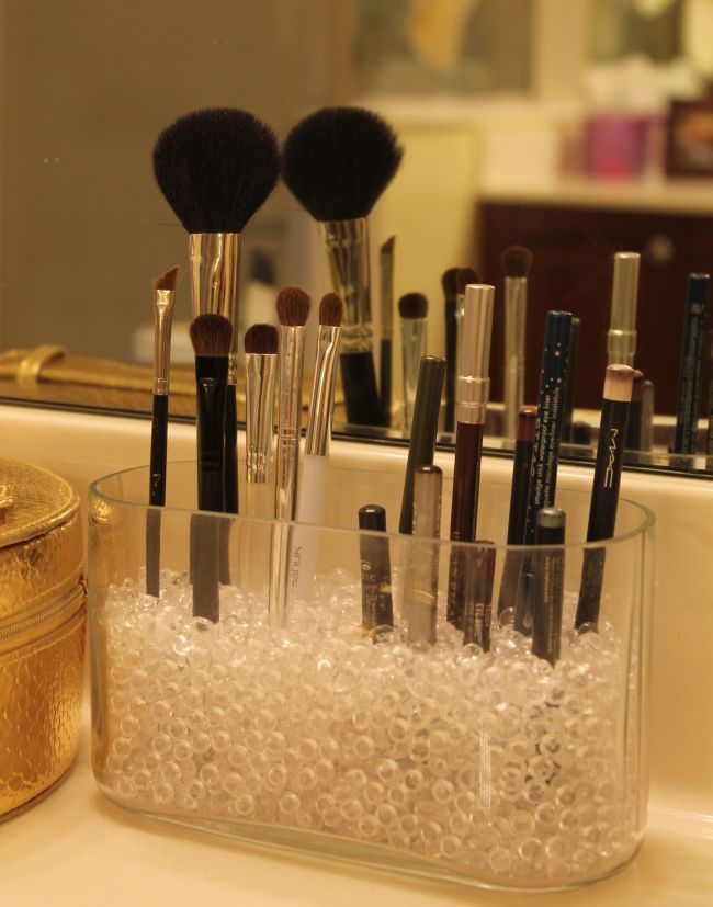 Glamorous Makeup Brush Storage