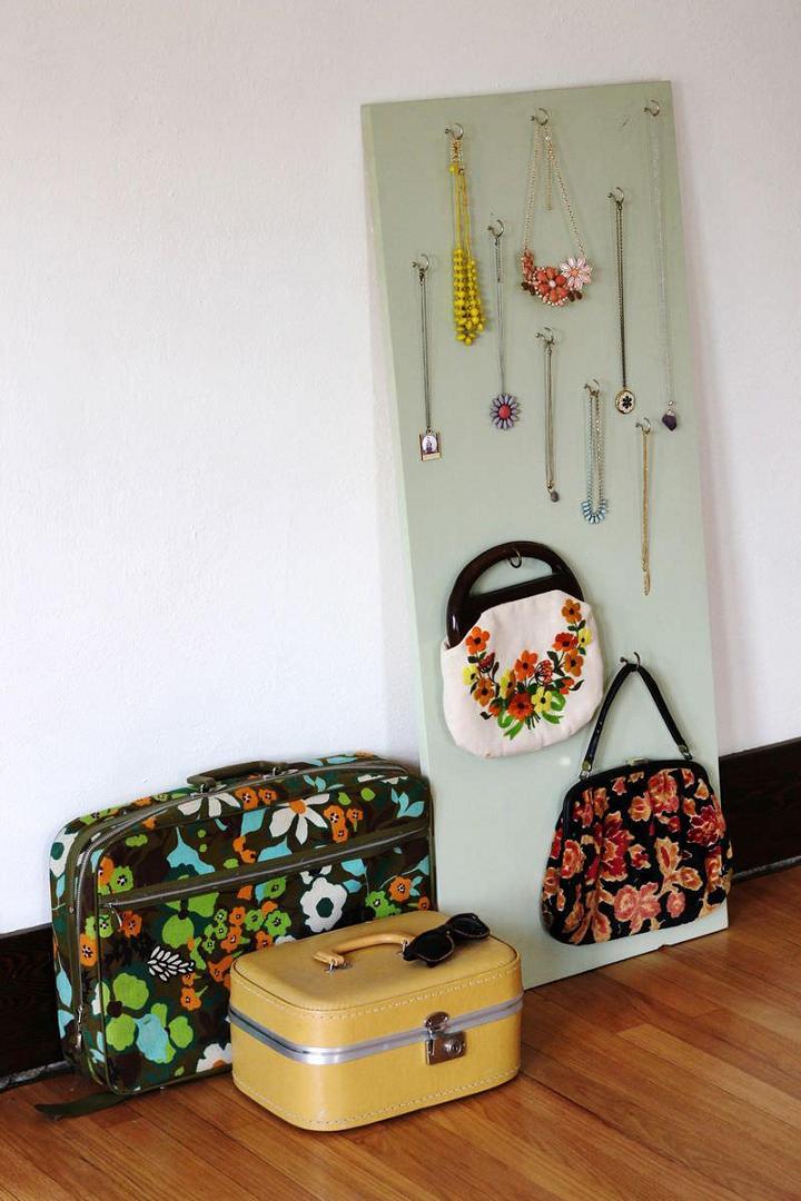 Movable Jewelry Display