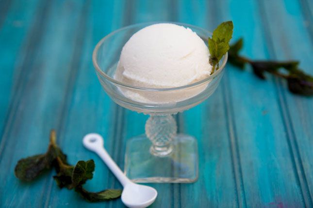 Mint Julep Frozen Yogurt