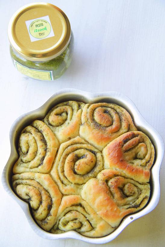 Pull Apart Pesto Rolls