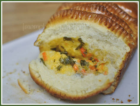 Cheesy Veggie Stuffed Pull-Apart Bread