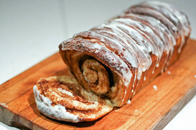 Cinnamon Roll Pull-Apart Bread