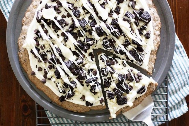 Cookies and Creme Dessert Pizza