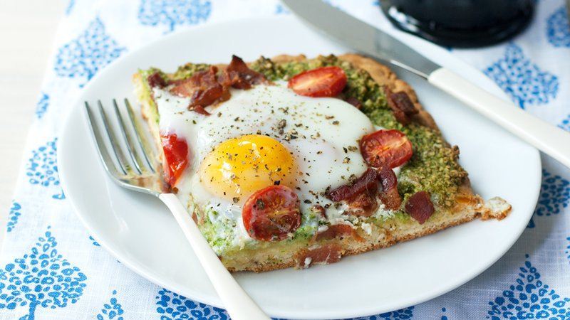 BLT Breakfast Pizza