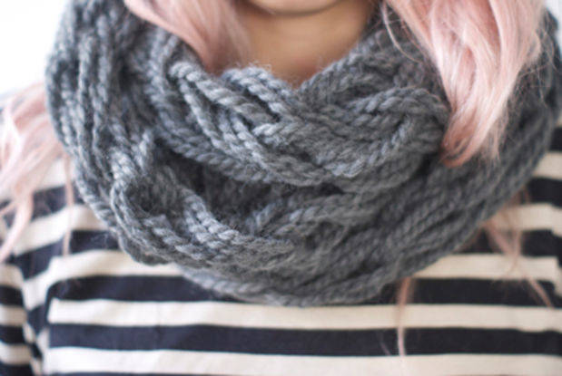 Easily Arm Knit a Scarf