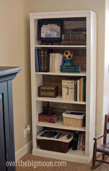 Pallet Backed Bookshelf