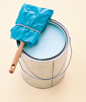 Plastic Bag as Paintbrush Preserver