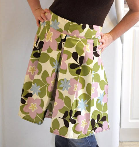 Pleated Apron with Built in Hot Pads