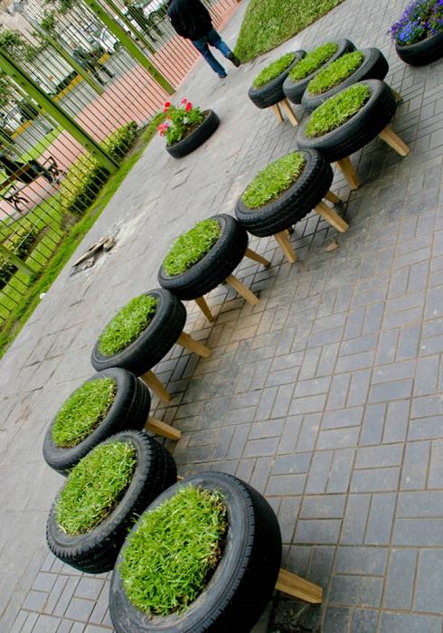 Cool Grass Tire Stools