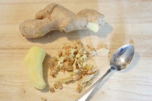 Easily peel ginger with a spoon