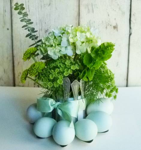 Simple and Pretty Spoon Egg Holder