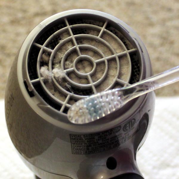 How to clean a hair dryer