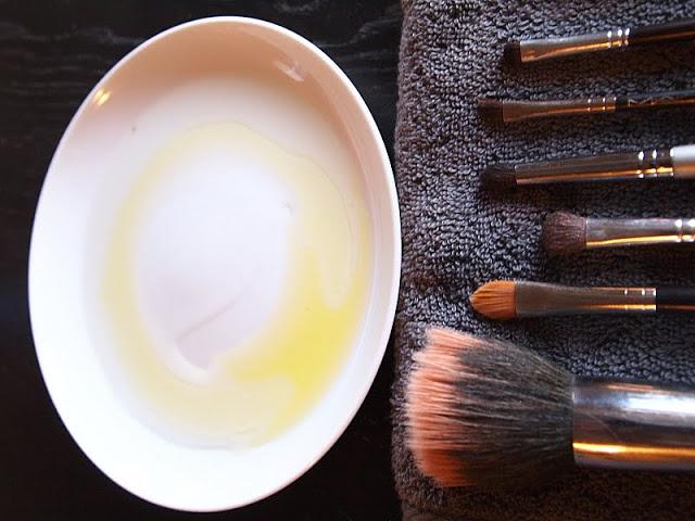 DIY Makeup Brush Cleaner