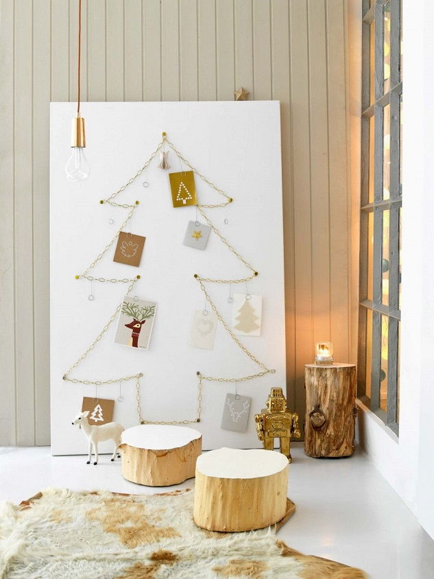 Christmas tree of golden chain on canvas