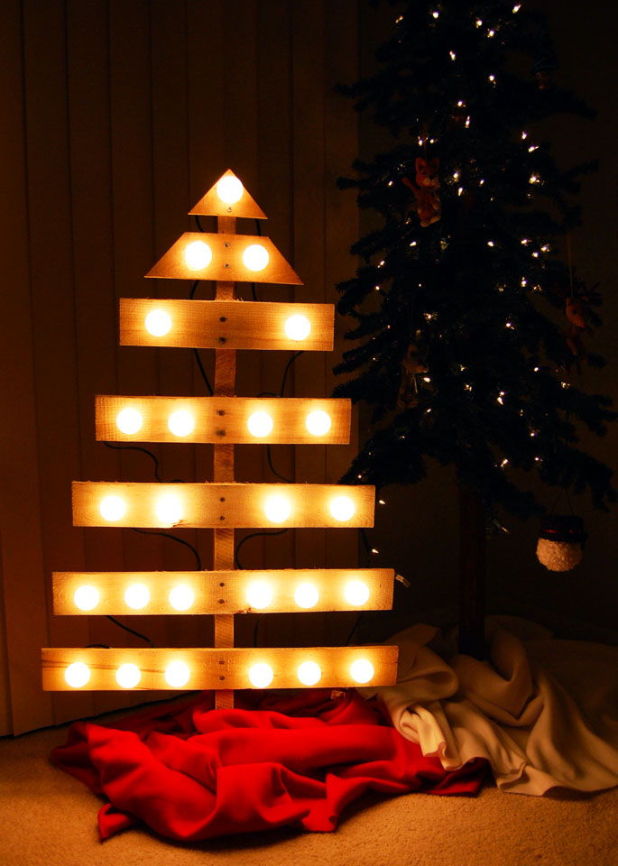 Easy Pallet Christmas Tree