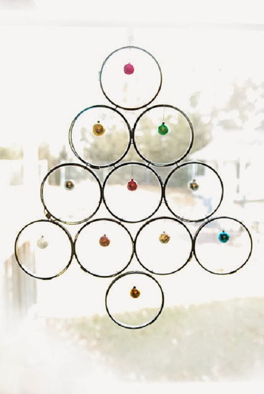 Repurposed Embroidery Hoop Christmas Tree
