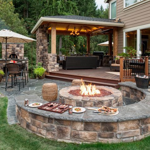 Fire pit with Seat Walls and Pizza Oven