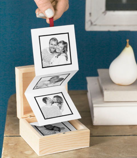 Pop-Up Photo Box