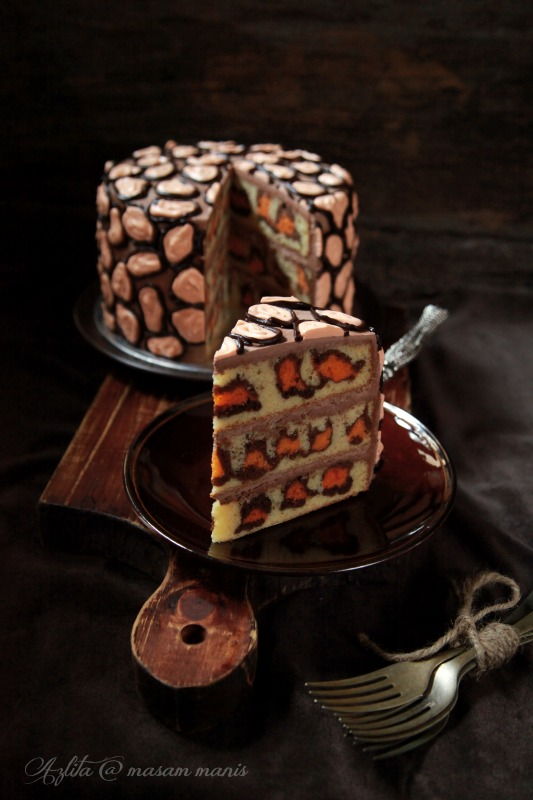 Leopard or Cheetah Cake