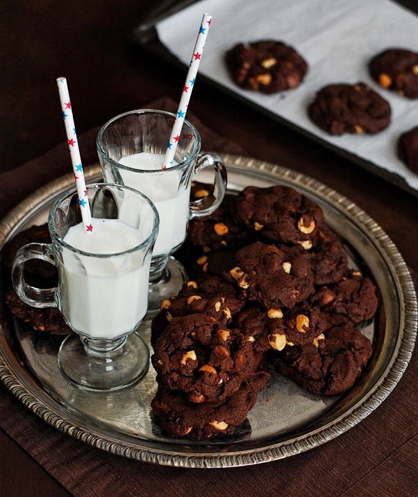 Mexican Hot Chocolate Cookies with Hazelnuts