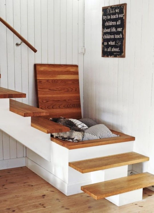 Clever Stair Storage