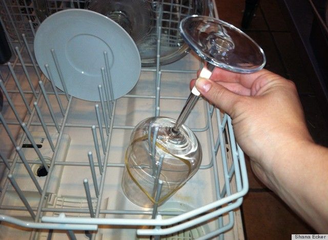 Prevent Glasses From Breaking In The Dishwasher With Rubber Bands