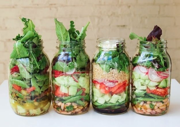 Use Mason Jar to Keep Salads