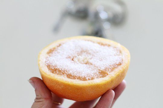 Naturally Clean a Bathtub with Grapefruit and Salt