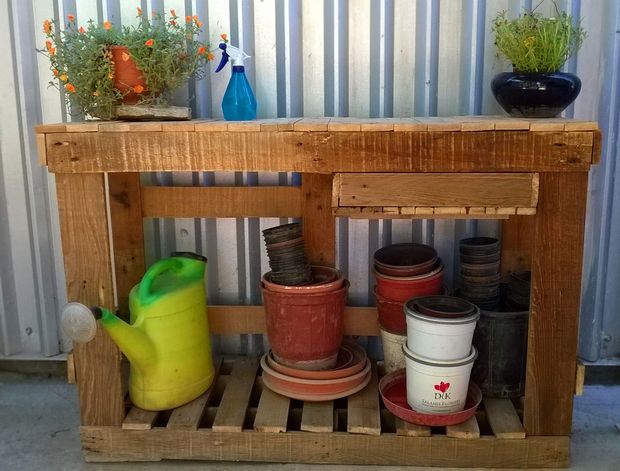 Simple Pallet Potting Bench